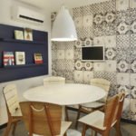 parede decorada com azulejo