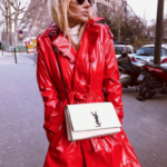 trench coat plastificado vermelho